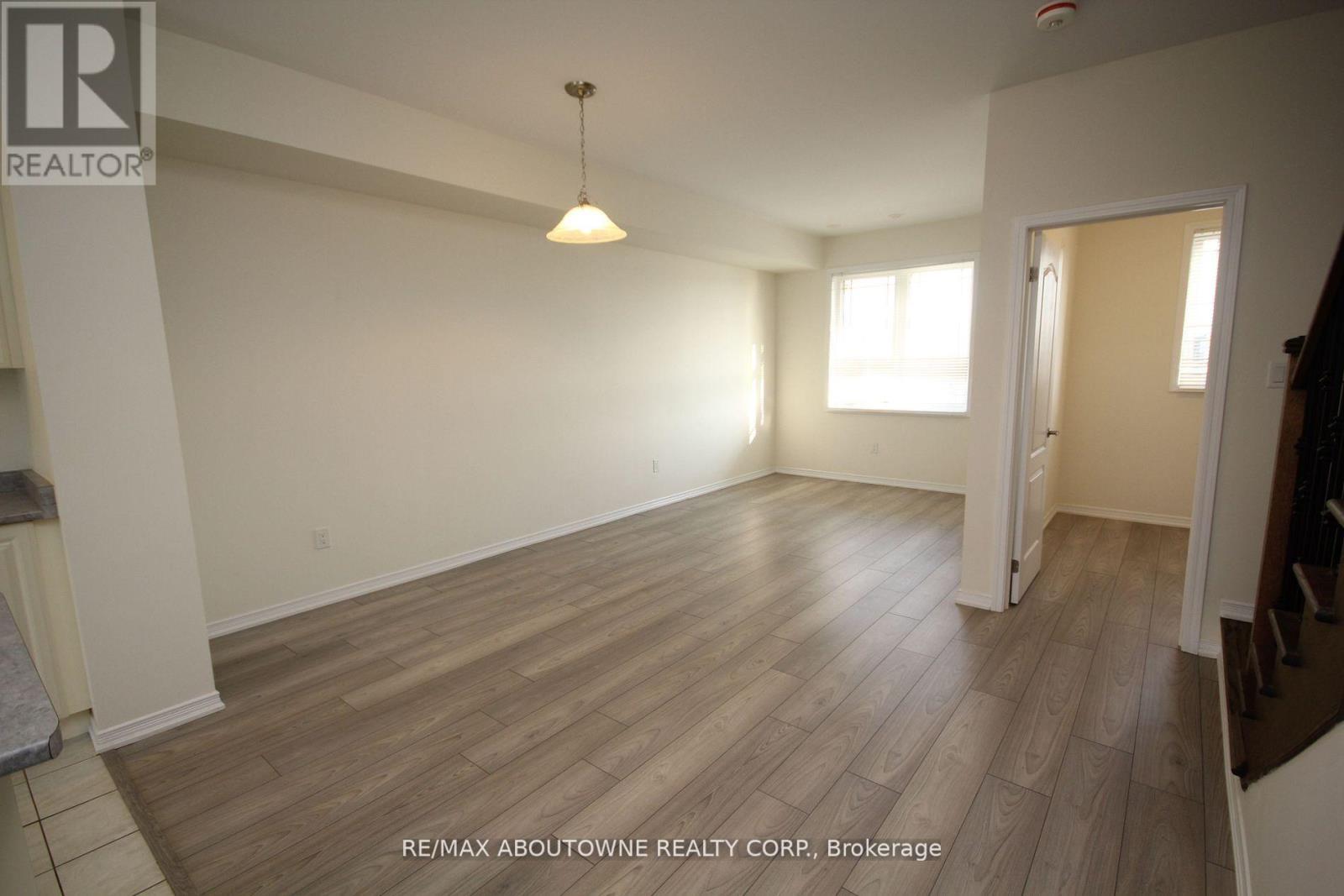 243 Gillepsie Drive, Brant, Ontario  L3T 5L5 - Photo 2 - X12892156