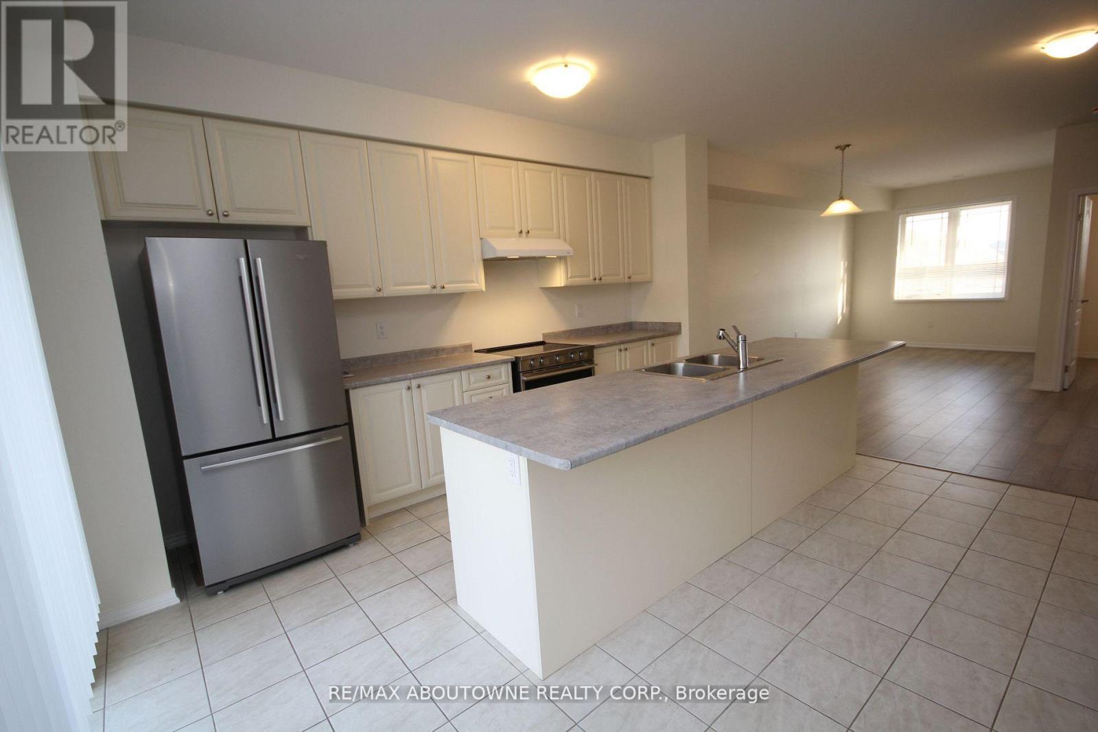 243 Gillepsie Drive, Brant, Ontario  L3T 5L5 - Photo 3 - X12892156