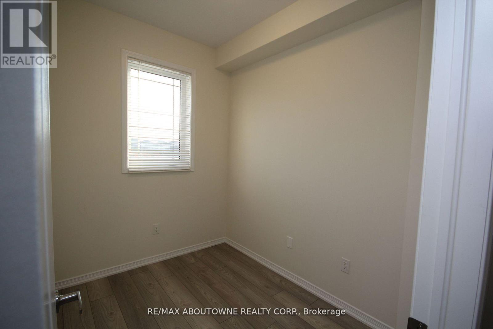 243 Gillepsie Drive, Brant, Ontario  L3T 5L5 - Photo 6 - X12892156