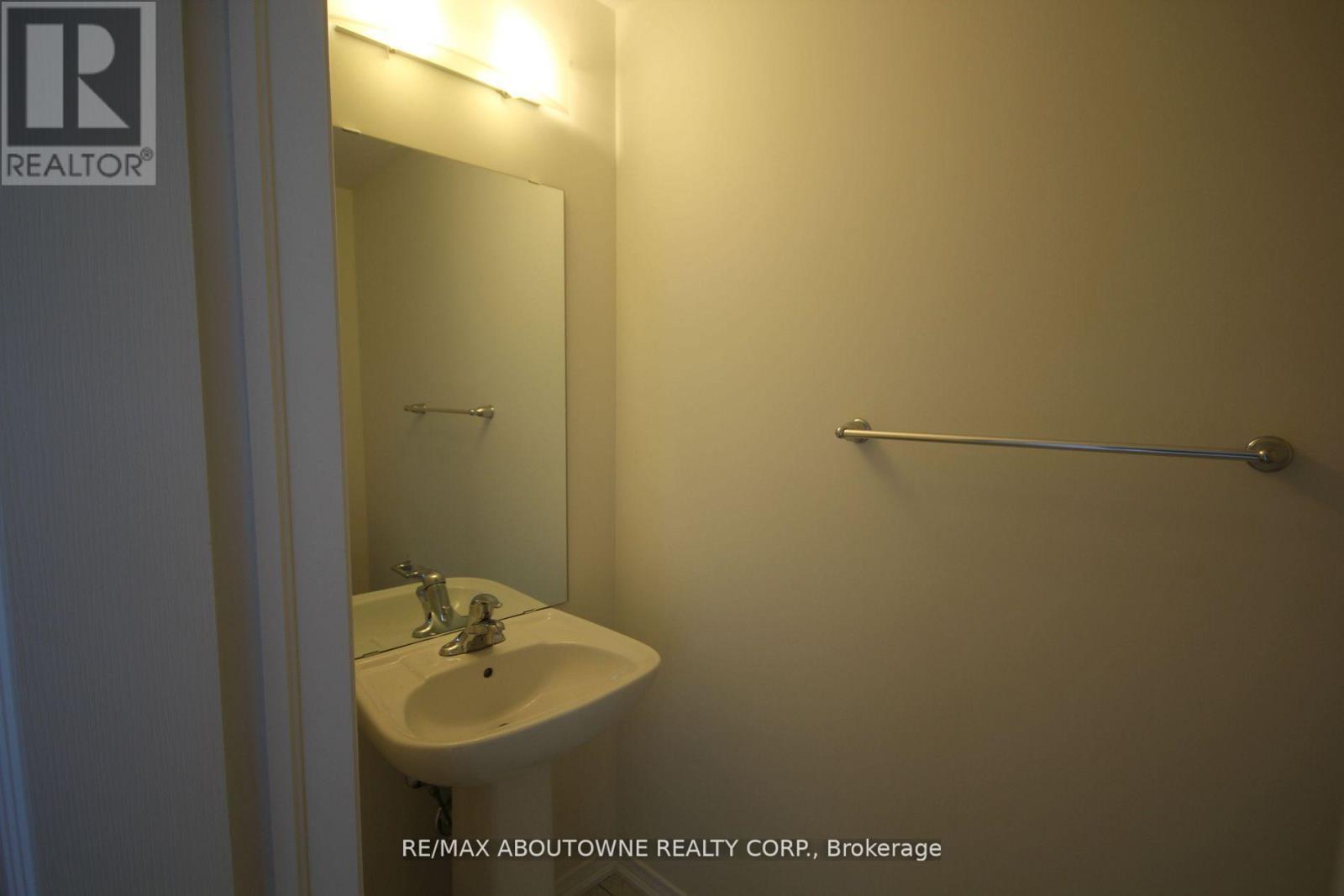 243 Gillepsie Drive, Brant, Ontario  L3T 5L5 - Photo 7 - X12892156