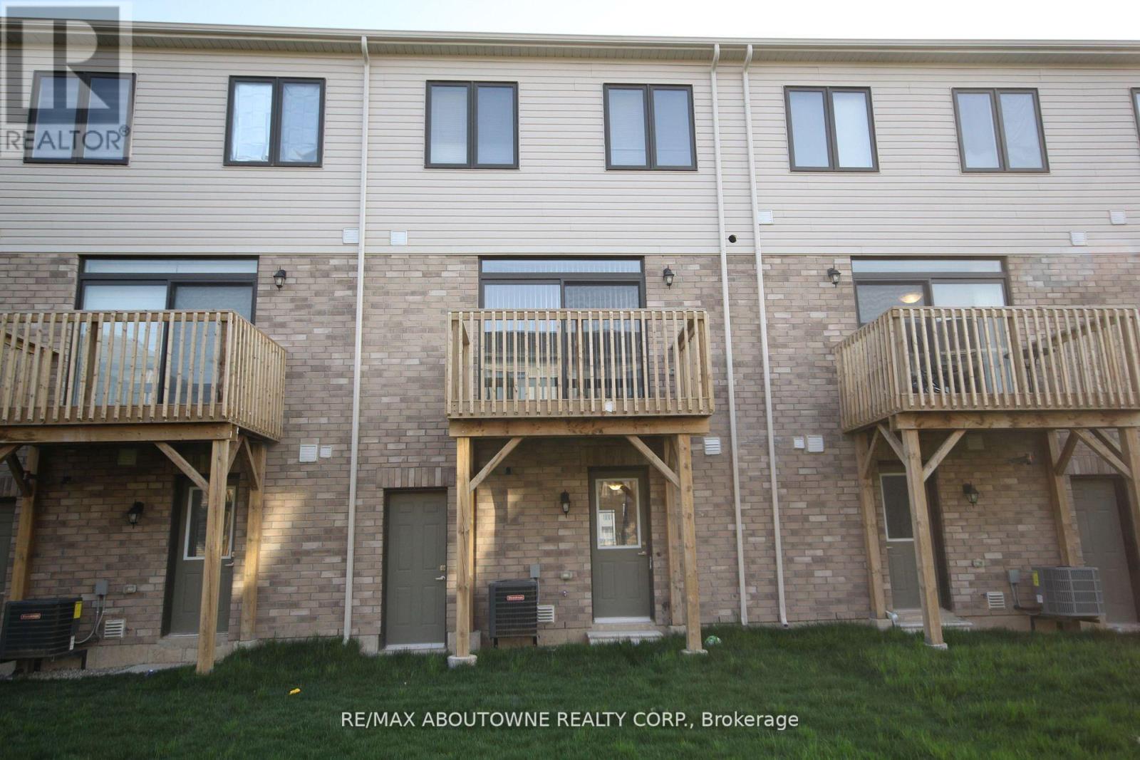 243 Gillepsie Drive, Brant, Ontario  L3T 5L5 - Photo 8 - X12892156