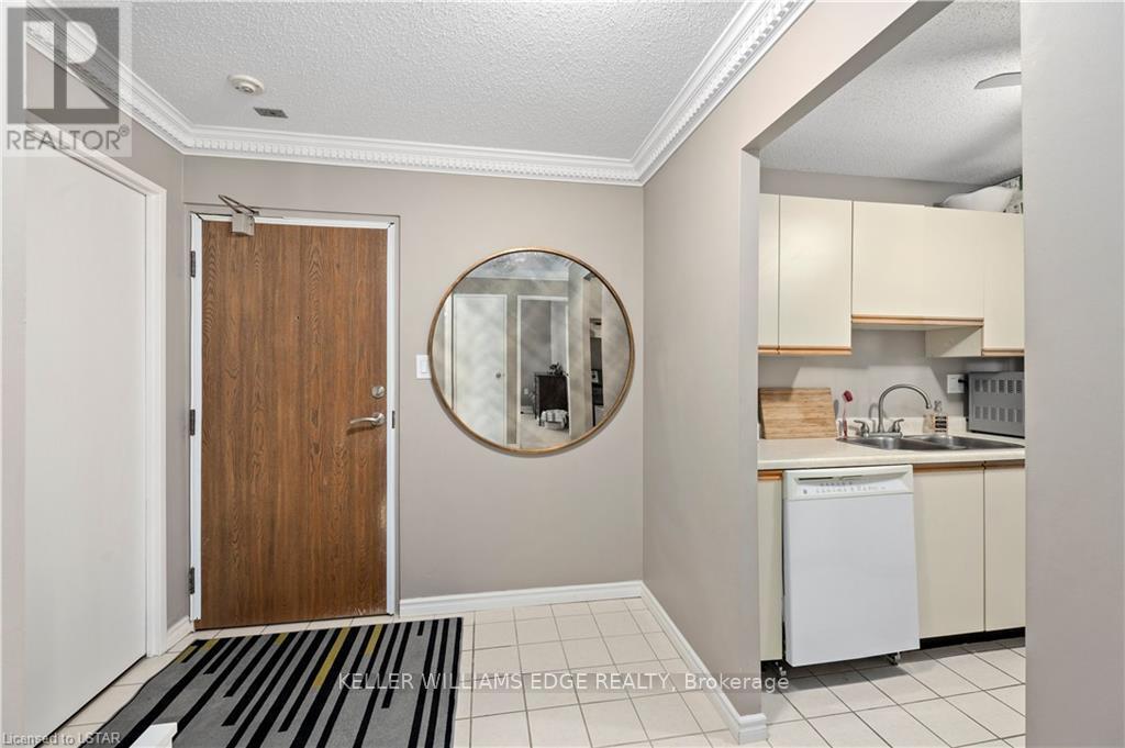 1007 - 45 Pond Mills Road, London South, Ontario  N5Z 4W5 - Photo 5 - X12892196