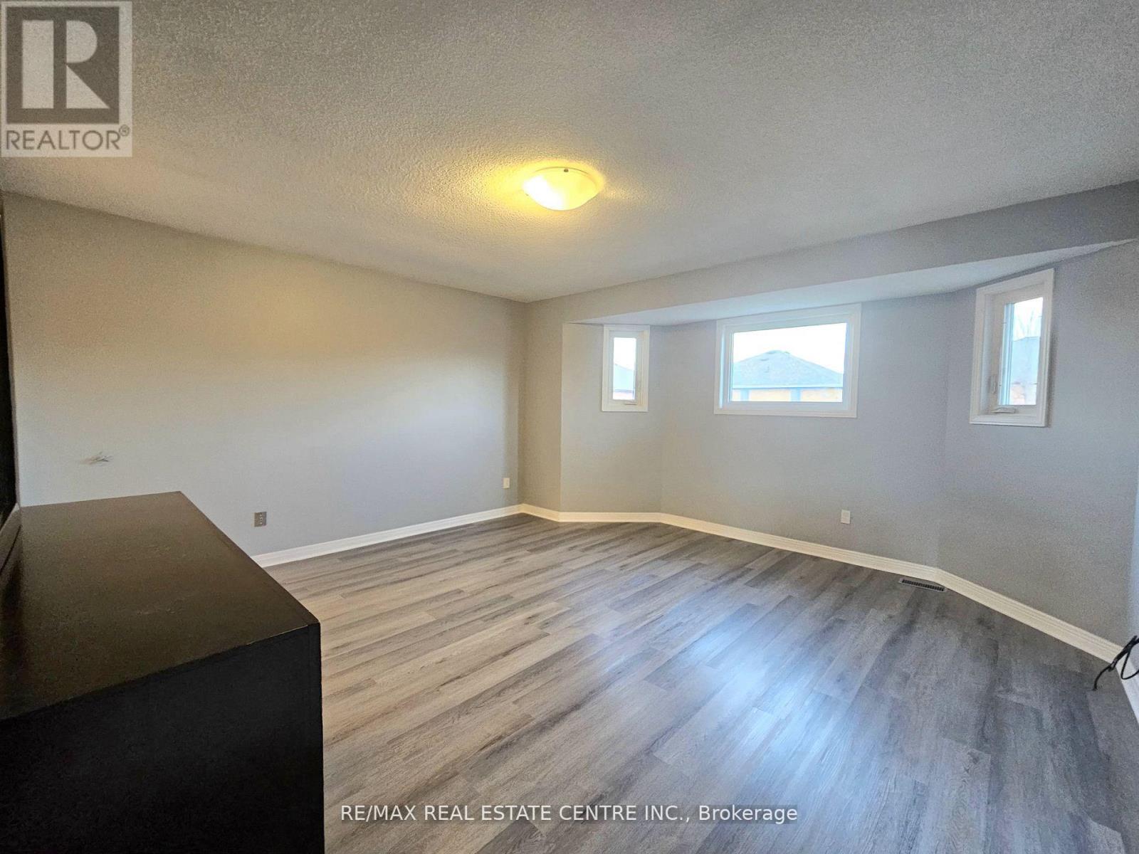 486 Dicenzo Drive, Hamilton (Ryckmans), Ontario  L9B 2C4 - Photo 7 - X12892198