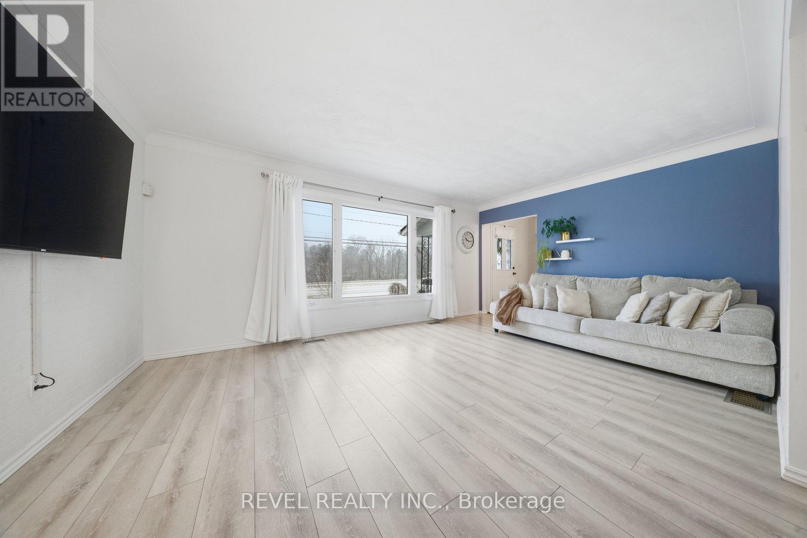 22 Paris Road, Brantford, Ontario  N3R 1H7 - Photo 8 - X12892248