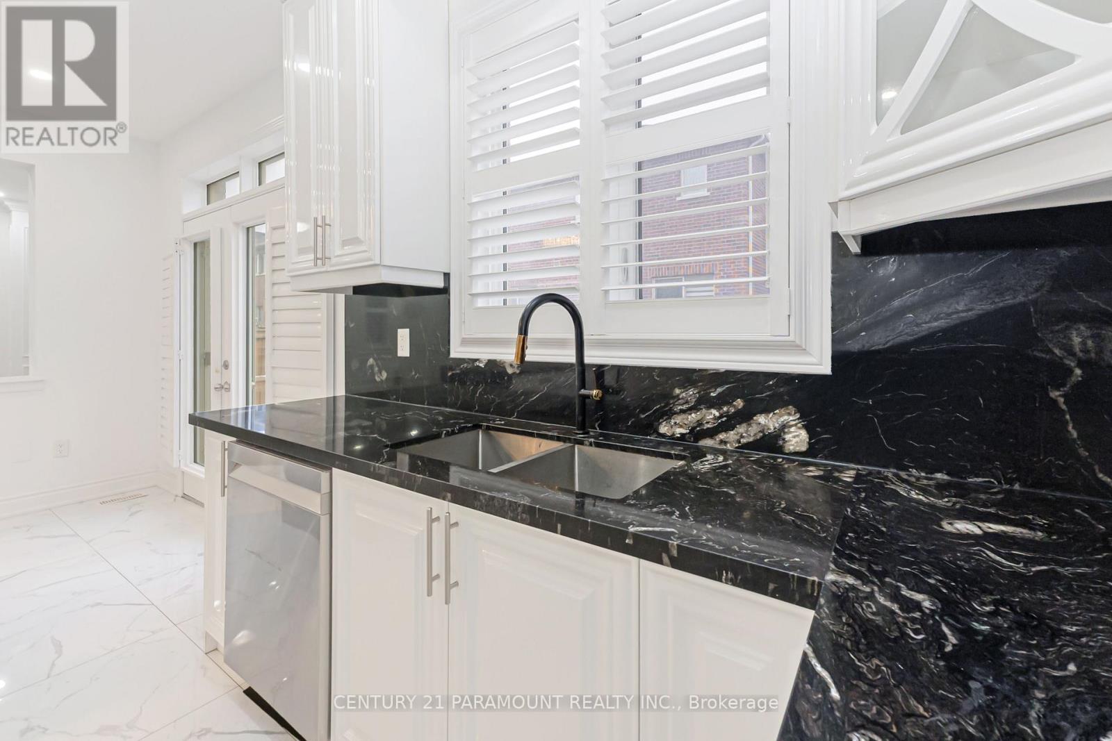 28 Clockwork Drive, Brampton, Ontario  L7A 4R8 - Photo 10 - W12890880