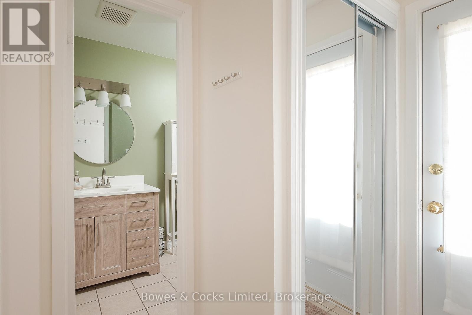 138 Seneca Avenue, Oshawa (Samac), Ontario  L1G 7S6 - Photo 3 - E12892378