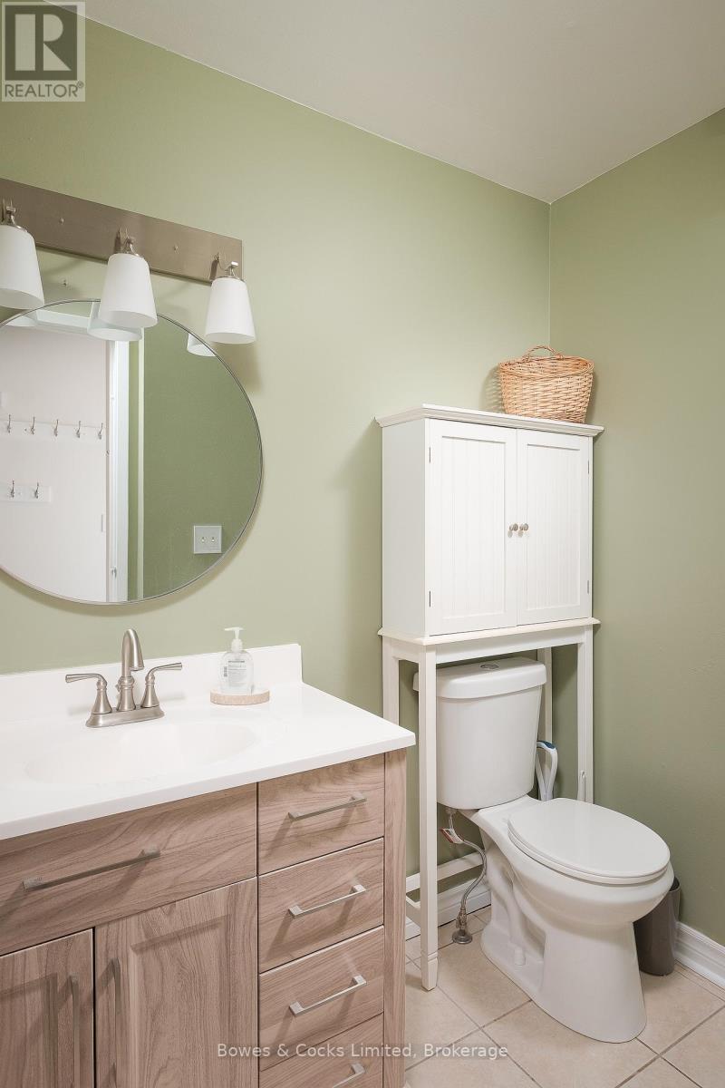 138 Seneca Avenue, Oshawa (Samac), Ontario  L1G 7S6 - Photo 4 - E12892378