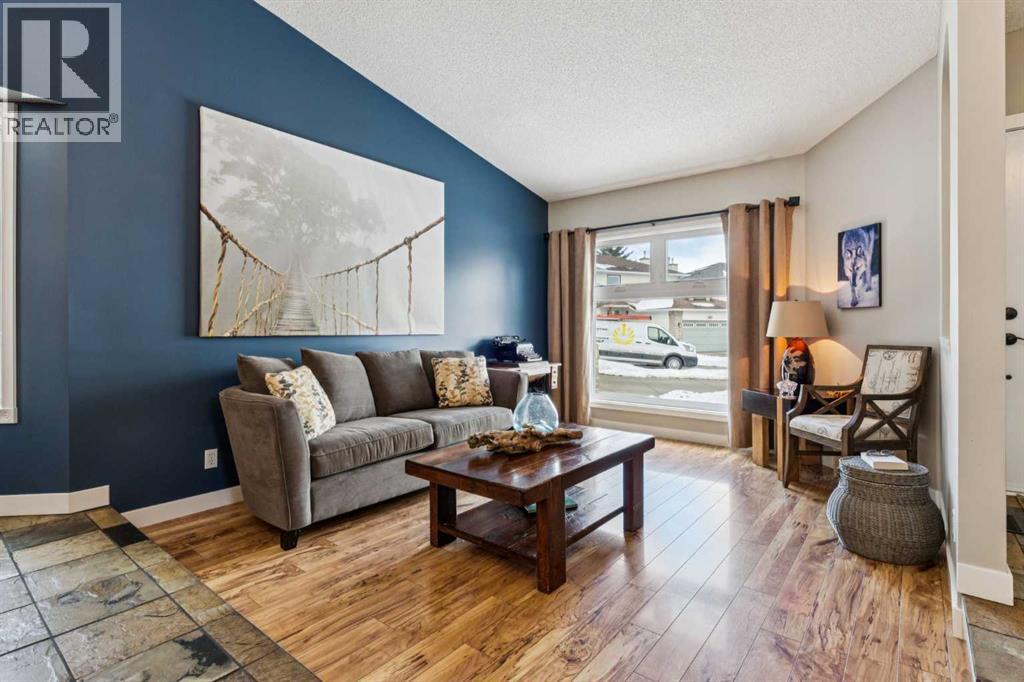 319 Diamond Court Se, Calgary, Alberta  T2J 7C7 - Photo 3 - A2293429