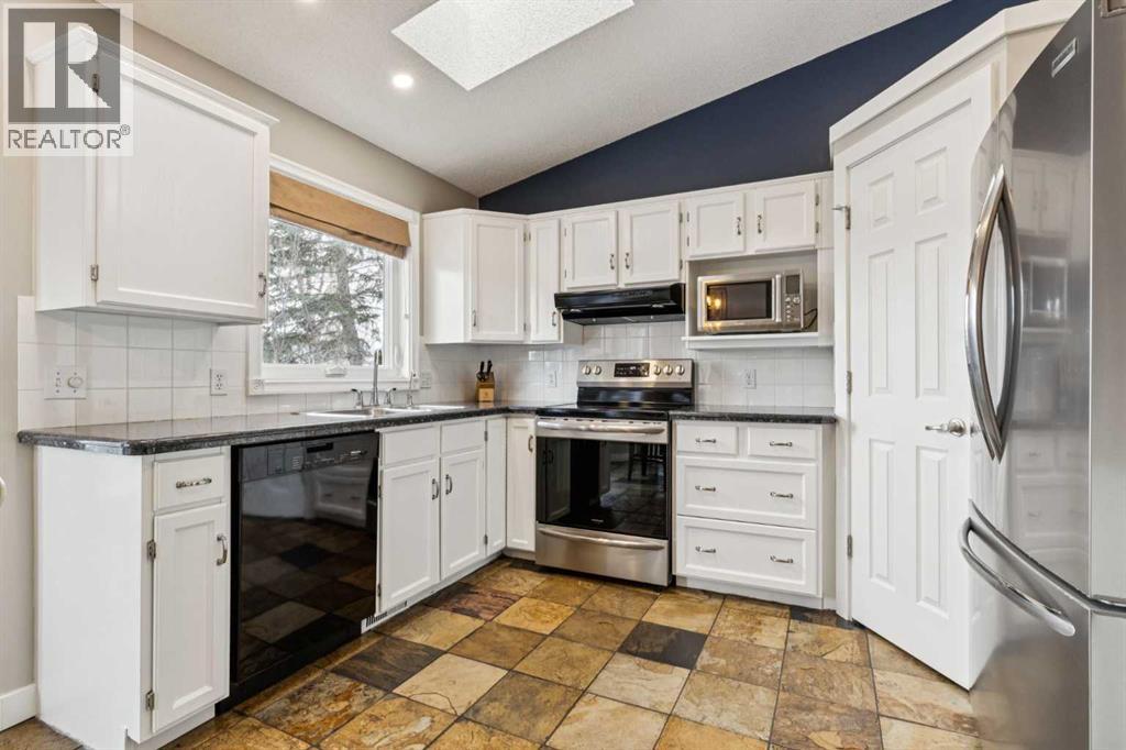 319 Diamond Court Se, Calgary, Alberta  T2J 7C7 - Photo 8 - A2293429