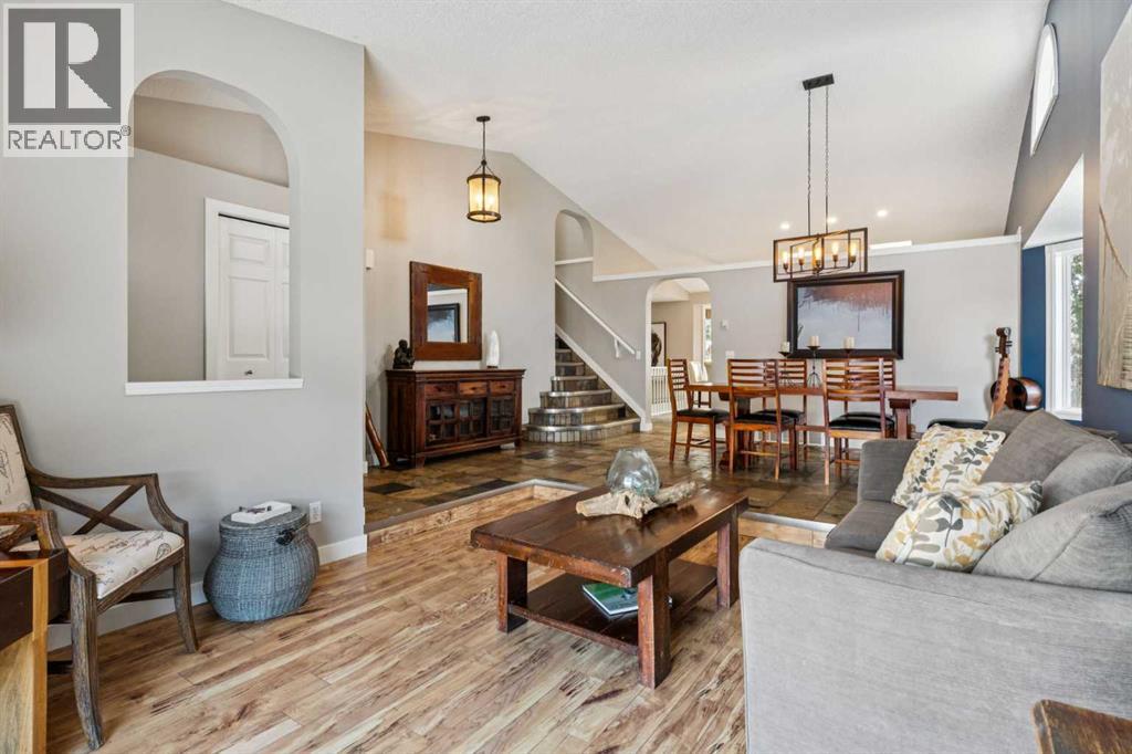 319 Diamond Court Se, Calgary, Alberta  T2J 7C7 - Photo 4 - A2293429