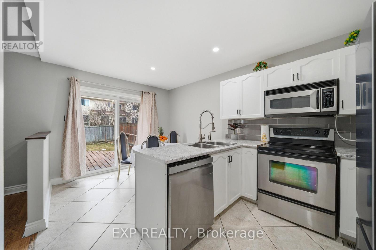 180 Equestrian Drive, Ottawa, Ontario  K2M 2B9 - Photo 12 - X12892410