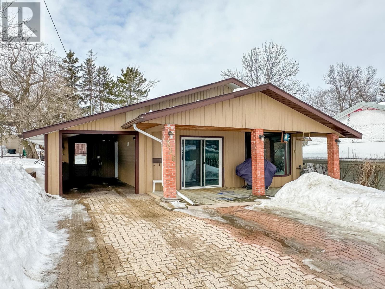 316 May Avenue, kenora, Ontario