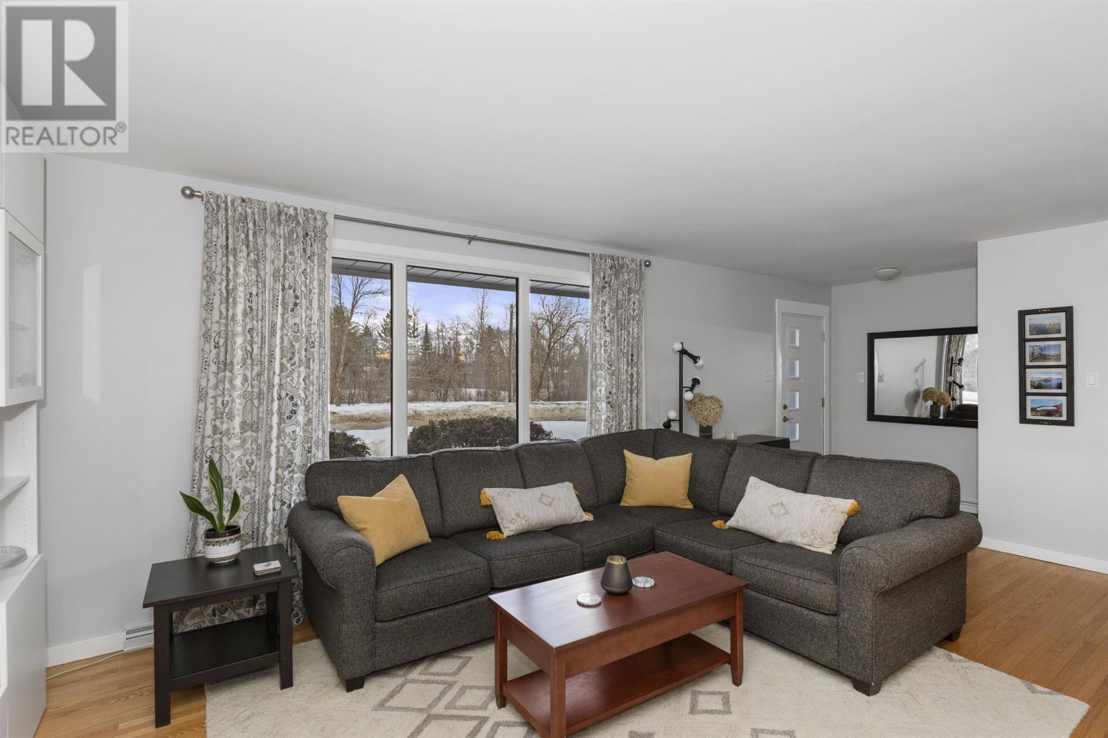 528 Riverview Dr, Thunder Bay, Ontario  P7C 1R7 - Photo 2 - TB2600412