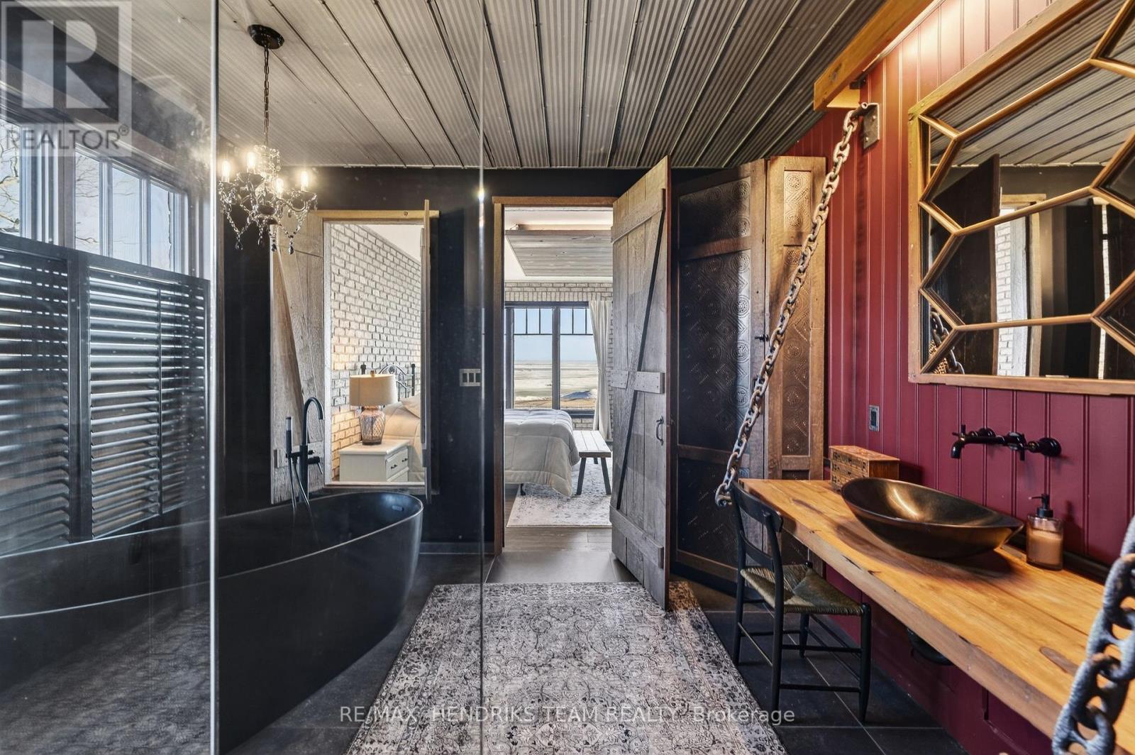 515 Sandy Bay Road, Haldimand (Dunnville), Ontario  N1A 2W6 - Photo 22 - X12892356