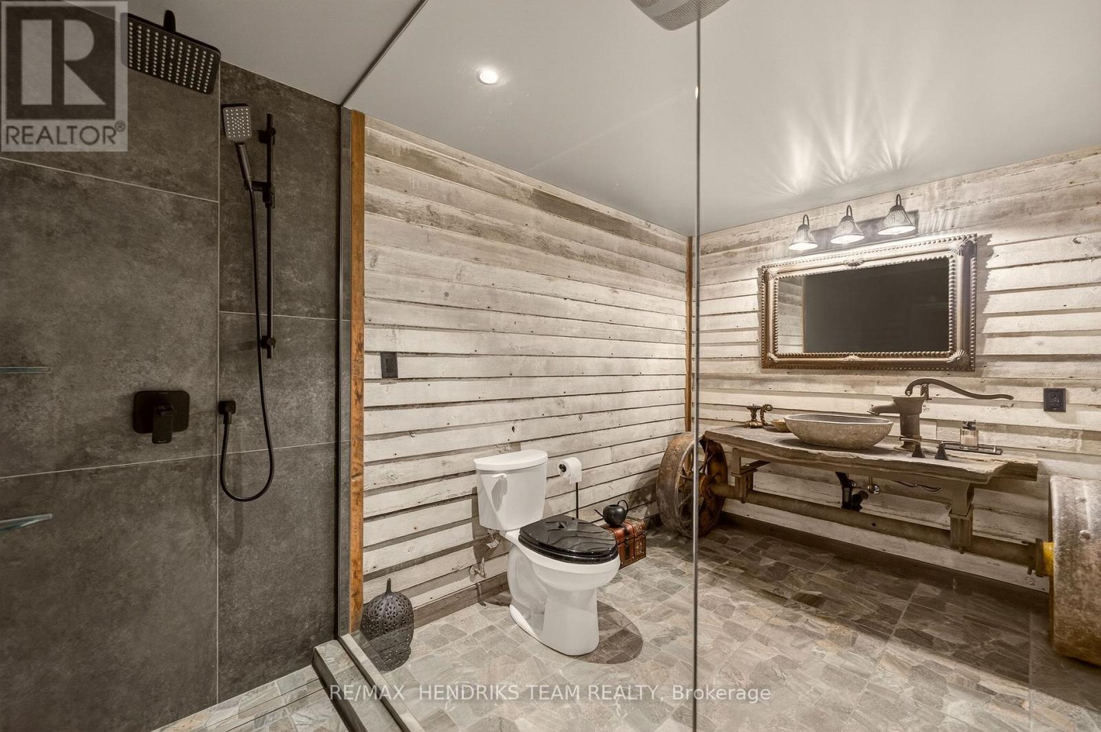 515 Sandy Bay Road, Haldimand (Dunnville), Ontario  N1A 2W6 - Photo 33 - X12892356