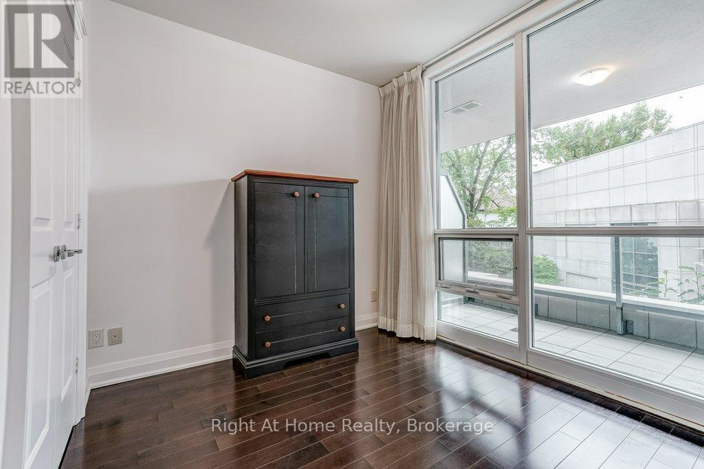 201 - 11 Bronte Road, Oakville (Br Bronte), Ontario  L6L 0E1 - Photo 10 - W12892340