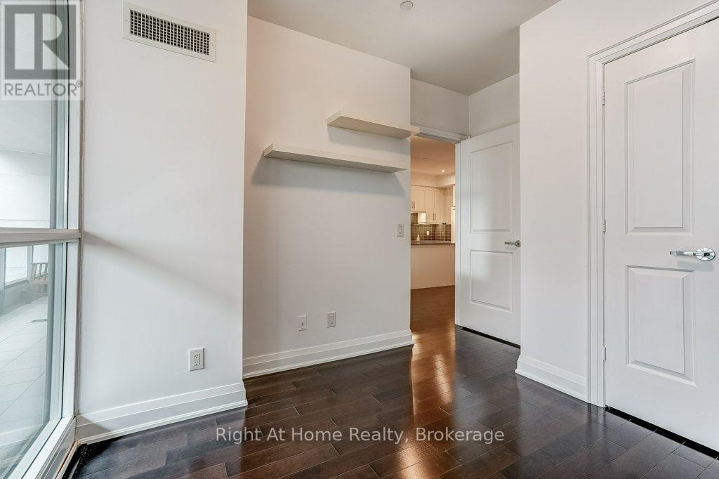201 - 11 Bronte Road, Oakville (Br Bronte), Ontario  L6L 0E1 - Photo 11 - W12892340