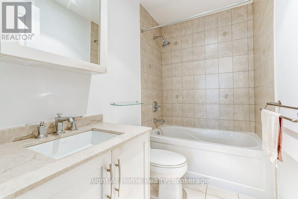 201 - 11 Bronte Road, Oakville (Br Bronte), Ontario  L6L 0E1 - Photo 14 - W12892340