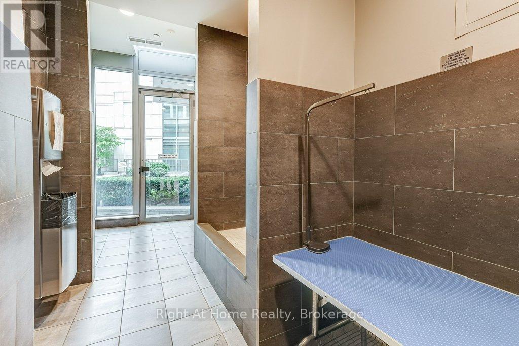 201 - 11 Bronte Road, Oakville (Br Bronte), Ontario  L6L 0E1 - Photo 30 - W12892340