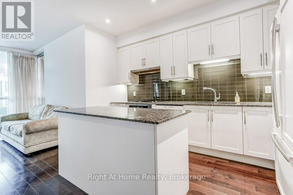 201 - 11 Bronte Road, Oakville (Br Bronte), Ontario  L6L 0E1 - Photo 7 - W12892340