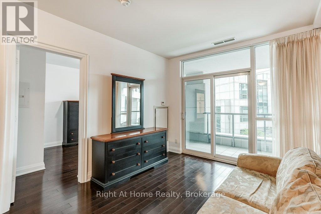 201 - 11 Bronte Road, Oakville (Br Bronte), Ontario  L6L 0E1 - Photo 9 - W12892340