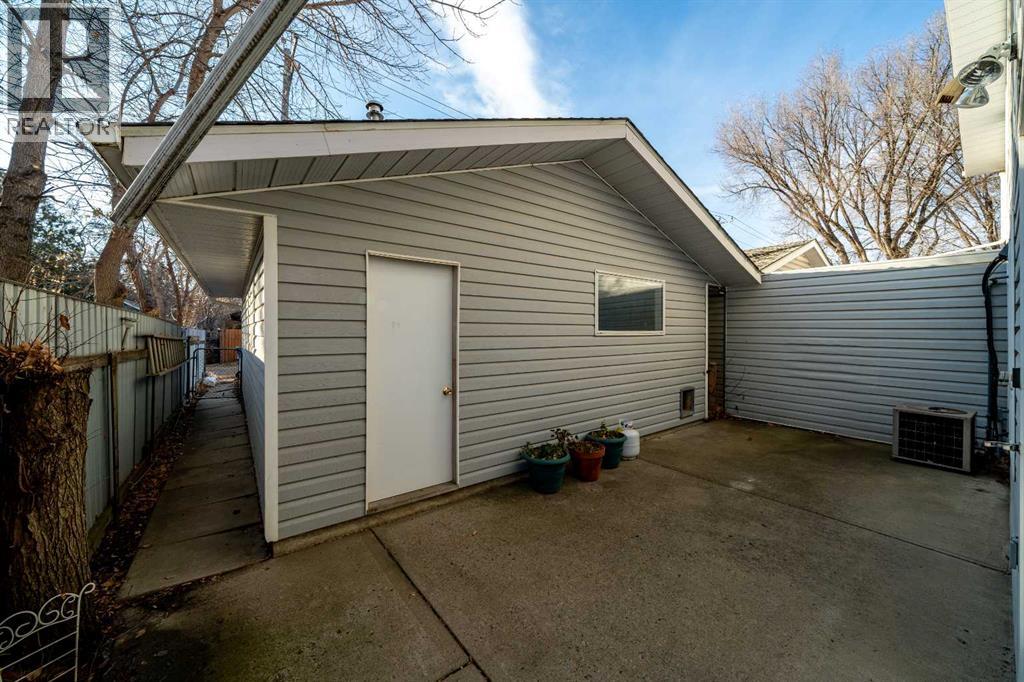 131 3 Street Nw, Medicine Hat, Alberta  T1A 6K5 - Photo 35 - A2272033