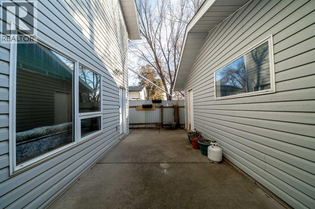 131 3 Street Nw, Medicine Hat, Alberta  T1A 6K5 - Photo 39 - A2272033
