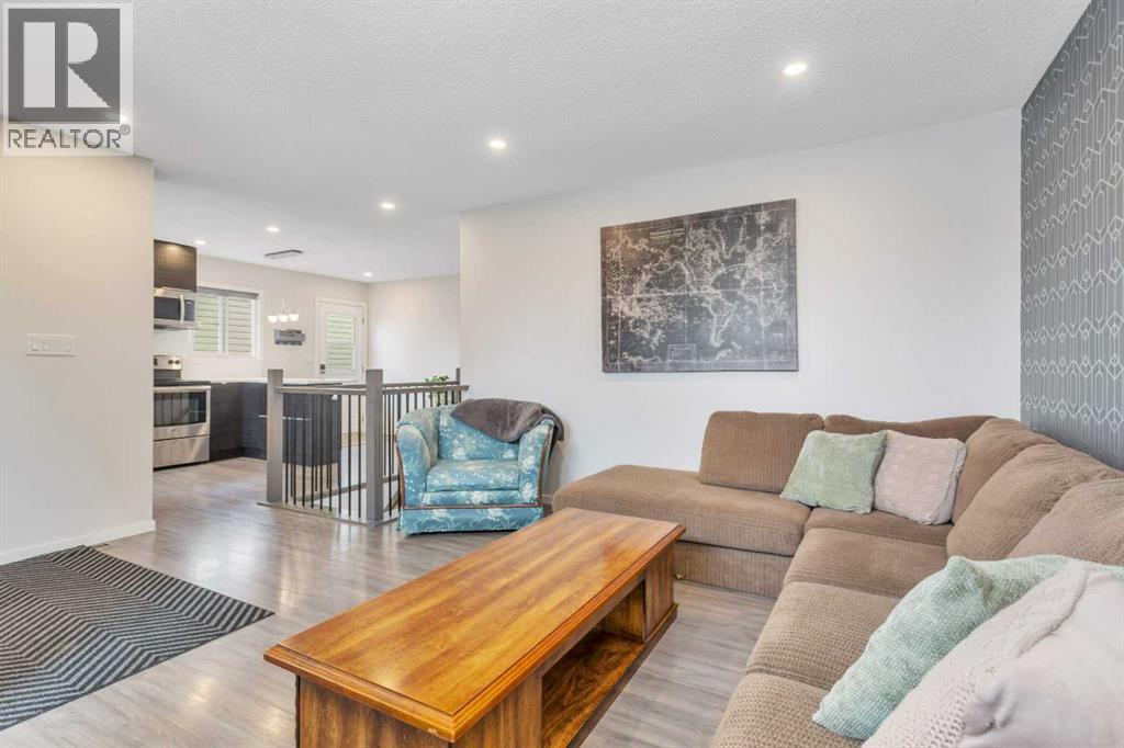 57 Erickson Drive, Red Deer, Alberta  T4R 1X8 - Photo 7 - A2263090