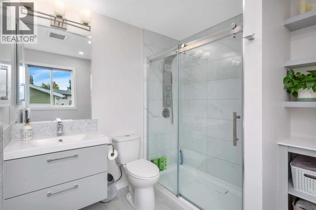 57 Erickson Drive, Red Deer, Alberta  T4R 1X8 - Photo 15 - A2263090