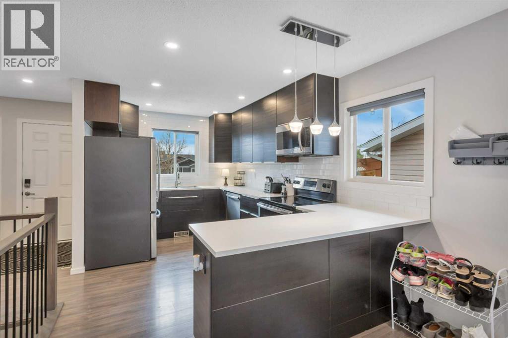 57 Erickson Drive, Red Deer, Alberta  T4R 1X8 - Photo 11 - A2263090