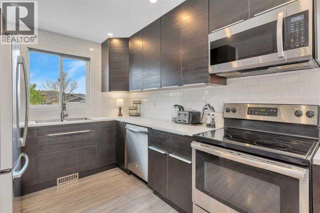 57 Erickson Drive, Red Deer, Alberta  T4R 1X8 - Photo 9 - A2263090