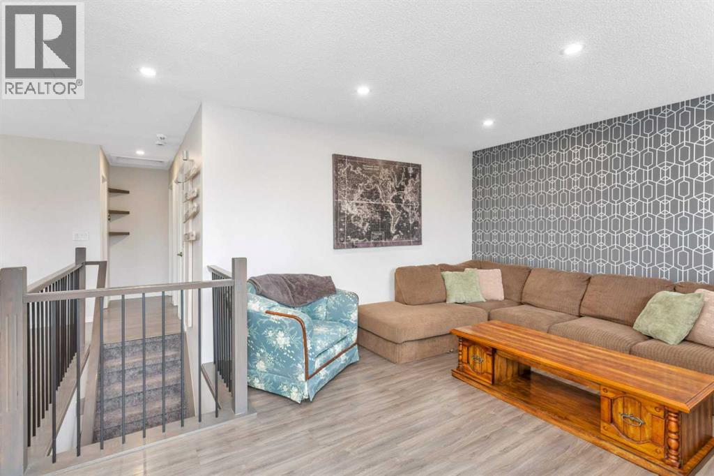 57 Erickson Drive, Red Deer, Alberta  T4R 1X8 - Photo 5 - A2263090