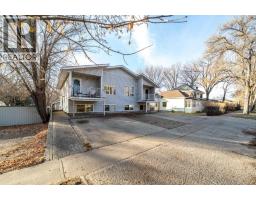 131 3 Street NW, Medicine Hat, Alberta