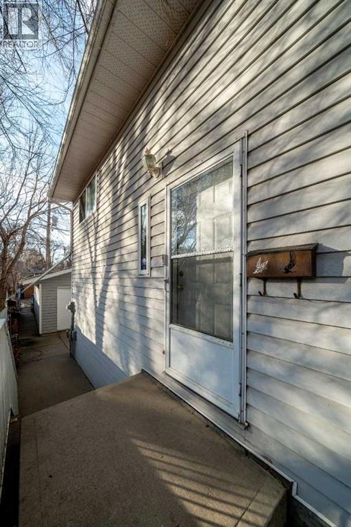 131 3 Street Nw, Medicine Hat, Alberta  T1A 6K5 - Photo 3 - A2272033