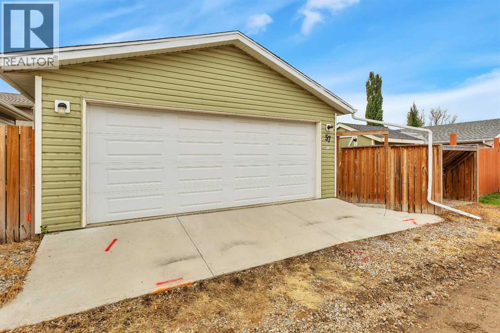 57 Erickson Drive, Red Deer, Alberta  T4R 1X8 - Photo 36 - A2263090