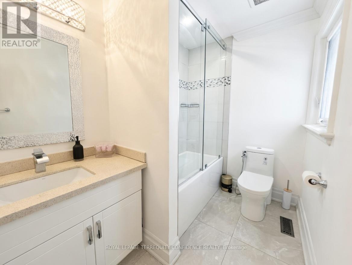 8 Colleen Street, Vaughan (Crestwood-Springfarm-Yorkhill), Ontario  L4J 5H1 - Photo 14 - N12892348