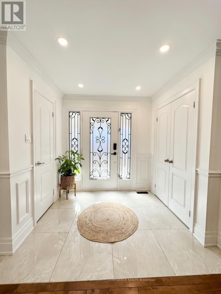 8 Colleen Street, Vaughan (Crestwood-Springfarm-Yorkhill), Ontario  L4J 5H1 - Photo 16 - N12892348