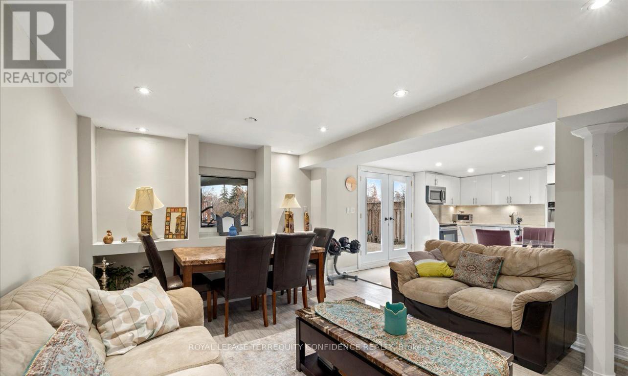 8 Colleen Street, Vaughan (Crestwood-Springfarm-Yorkhill), Ontario  L4J 5H1 - Photo 18 - N12892348