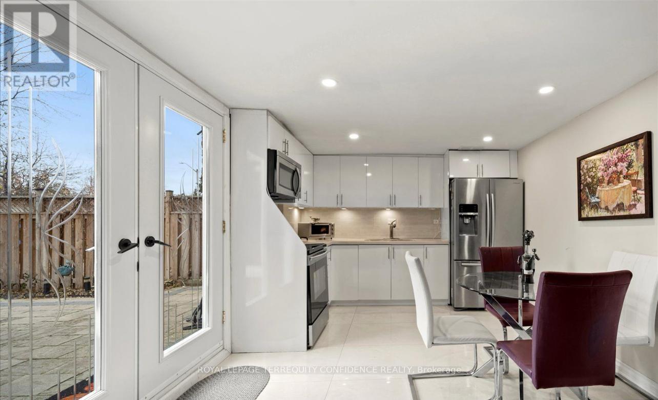 8 Colleen Street, Vaughan (Crestwood-Springfarm-Yorkhill), Ontario  L4J 5H1 - Photo 19 - N12892348