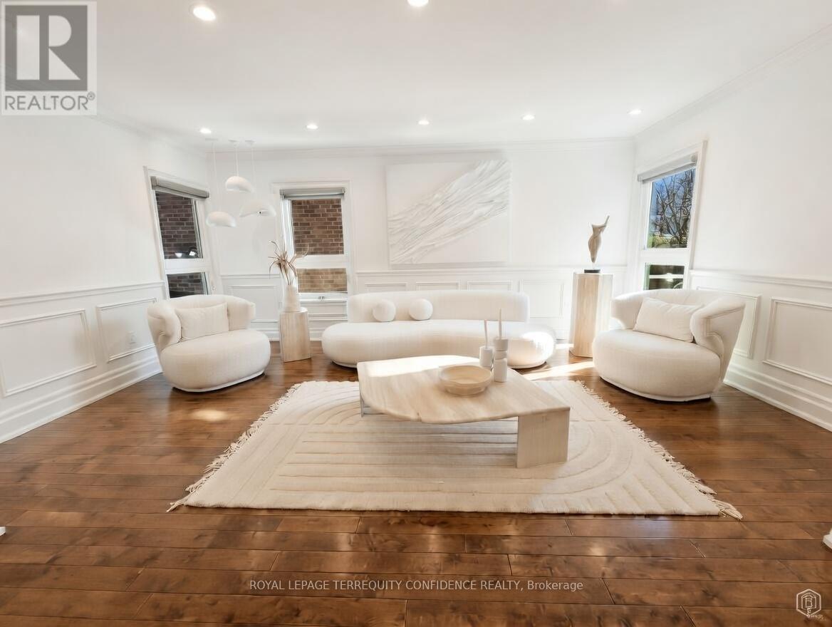 8 Colleen Street, Vaughan (Crestwood-Springfarm-Yorkhill), Ontario  L4J 5H1 - Photo 2 - N12892348