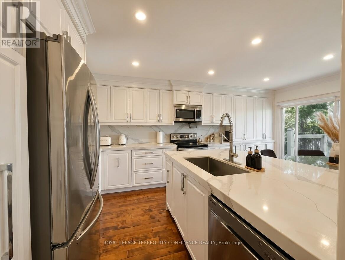 8 Colleen Street, Vaughan (Crestwood-Springfarm-Yorkhill), Ontario  L4J 5H1 - Photo 5 - N12892348