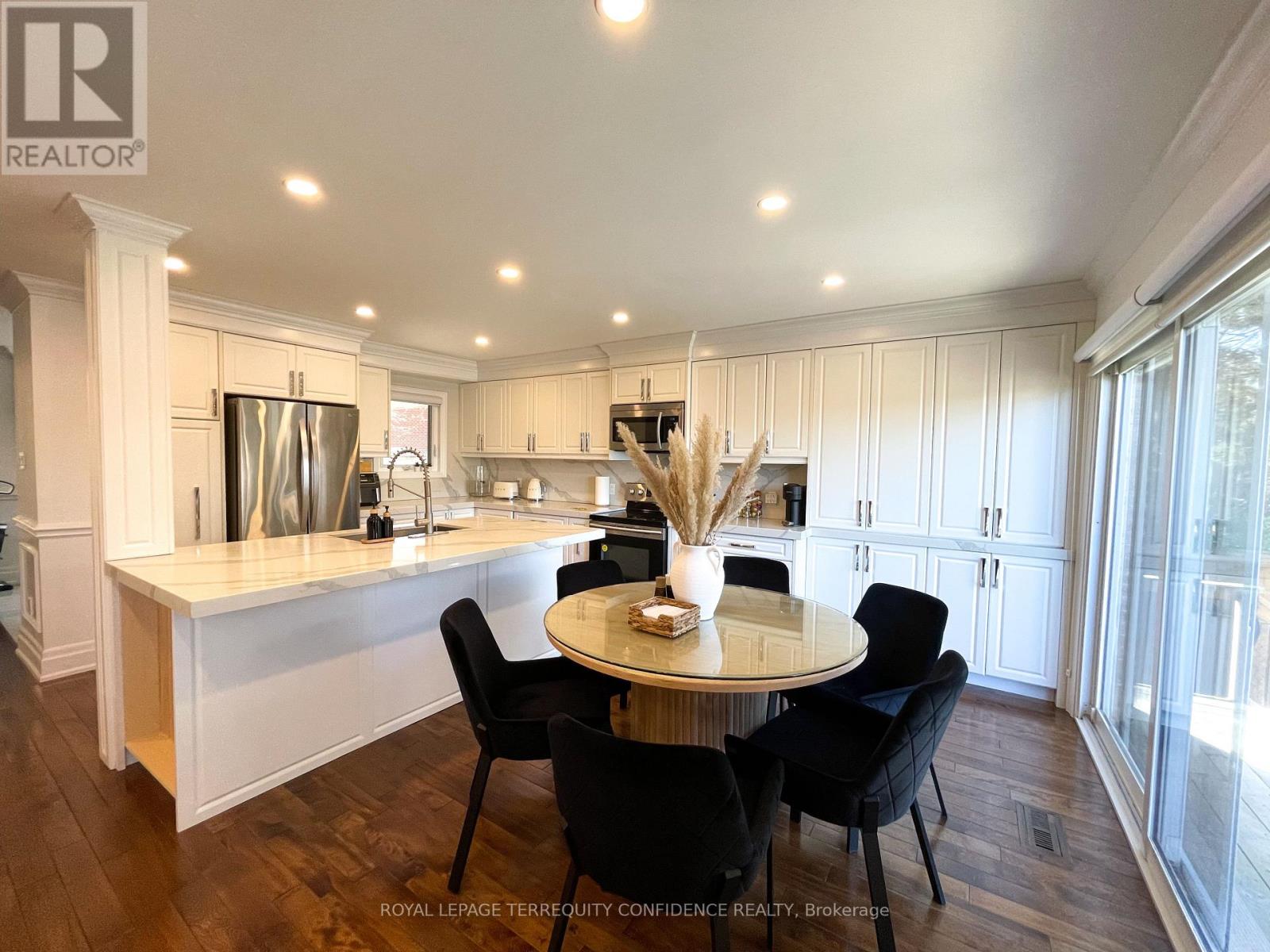 8 Colleen Street, Vaughan (Crestwood-Springfarm-Yorkhill), Ontario  L4J 5H1 - Photo 6 - N12892348