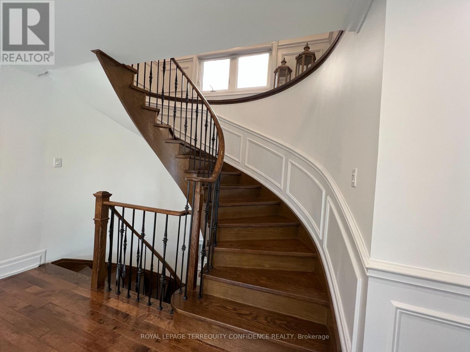 8 Colleen Street, Vaughan (Crestwood-Springfarm-Yorkhill), Ontario  L4J 5H1 - Photo 8 - N12892348