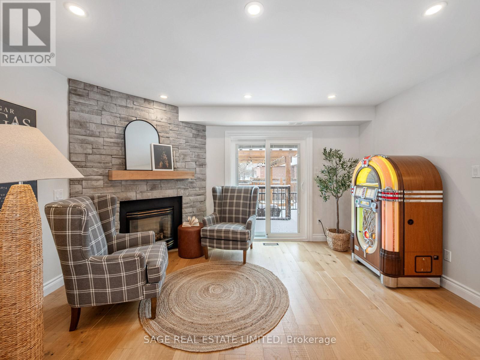 681 Leslie Valley Drive, Newmarket (Huron Heights-Leslie Valley), Ontario  L3Y 7J6 - Photo 18 - N12892382