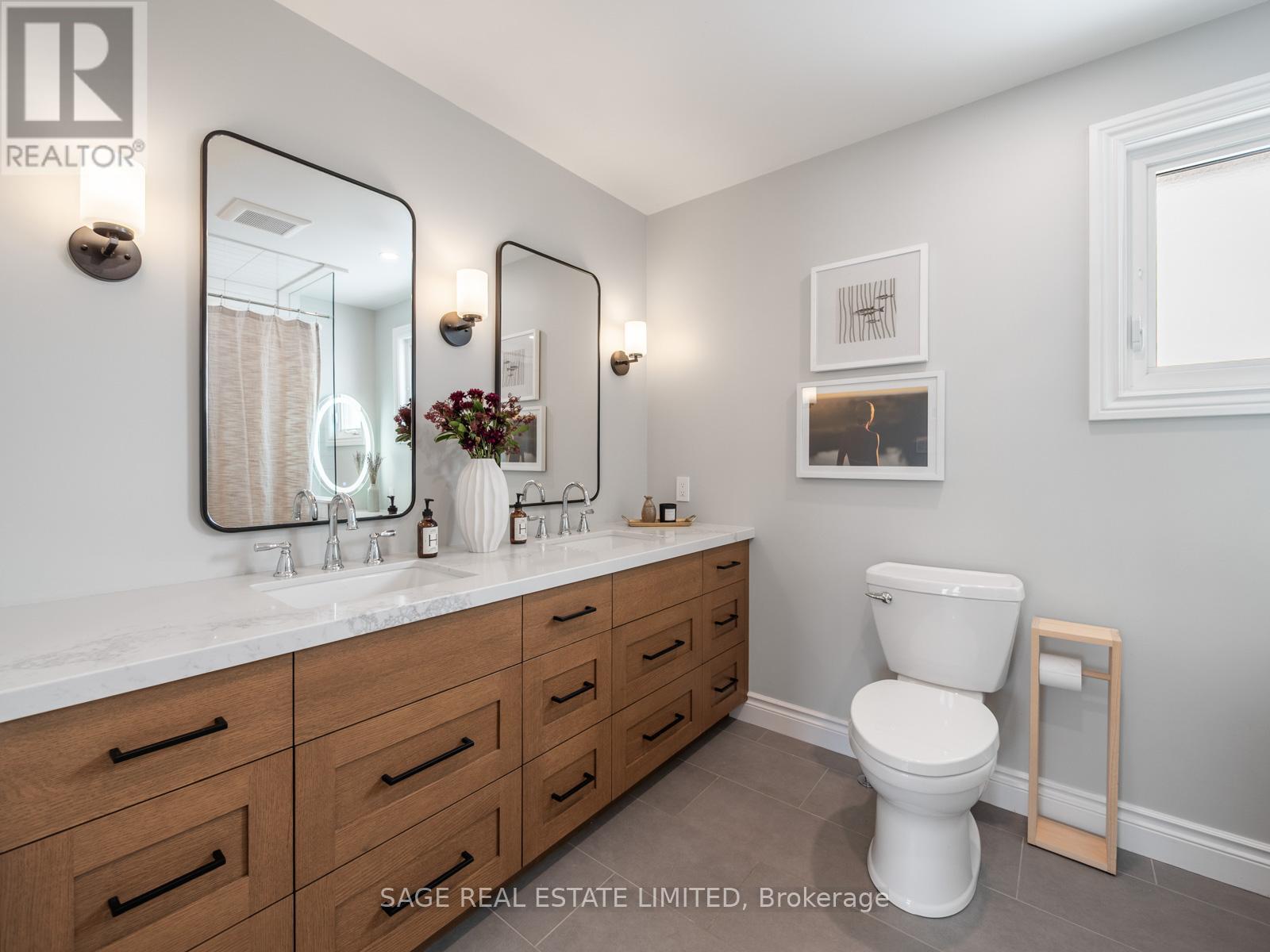 681 Leslie Valley Drive, Newmarket (Huron Heights-Leslie Valley), Ontario  L3Y 7J6 - Photo 28 - N12892382