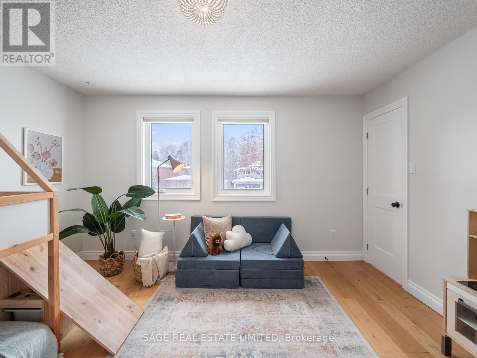 681 Leslie Valley Drive, Newmarket (Huron Heights-Leslie Valley), Ontario  L3Y 7J6 - Photo 32 - N12892382