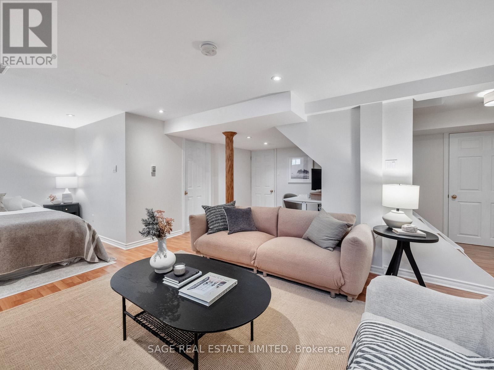 681 Leslie Valley Drive, Newmarket (Huron Heights-Leslie Valley), Ontario  L3Y 7J6 - Photo 41 - N12892382