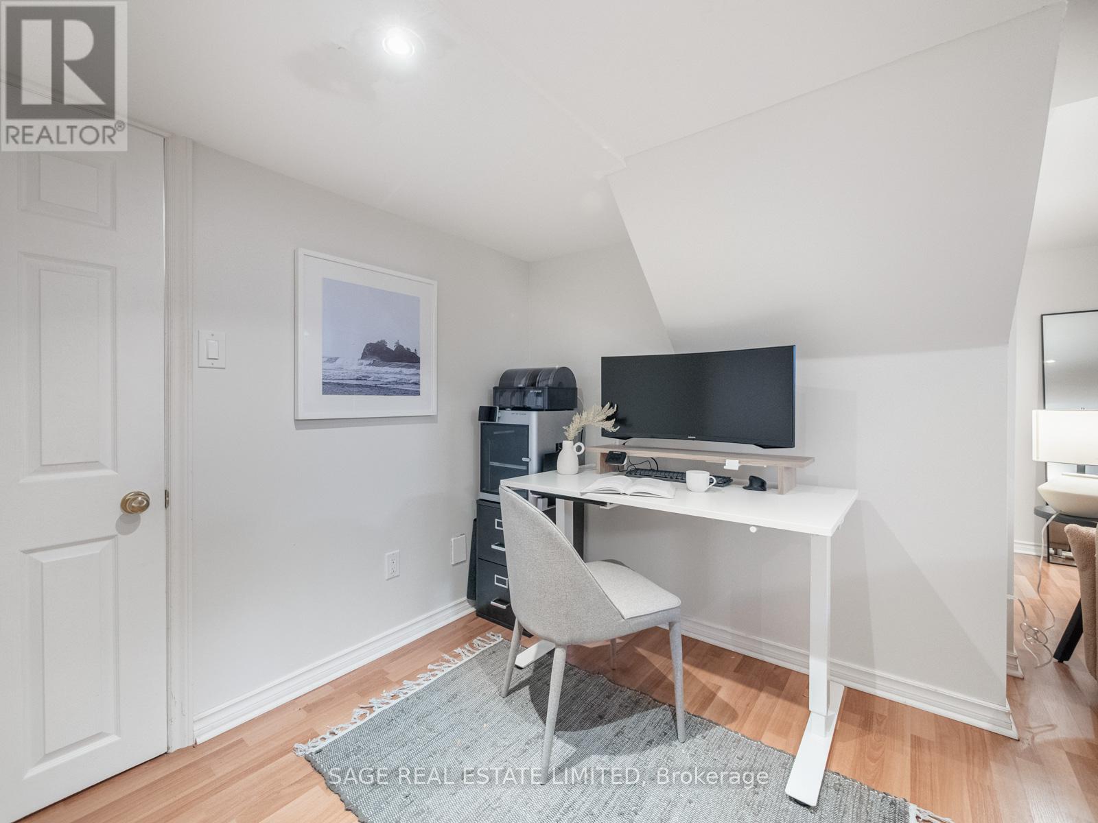 681 Leslie Valley Drive, Newmarket (Huron Heights-Leslie Valley), Ontario  L3Y 7J6 - Photo 43 - N12892382