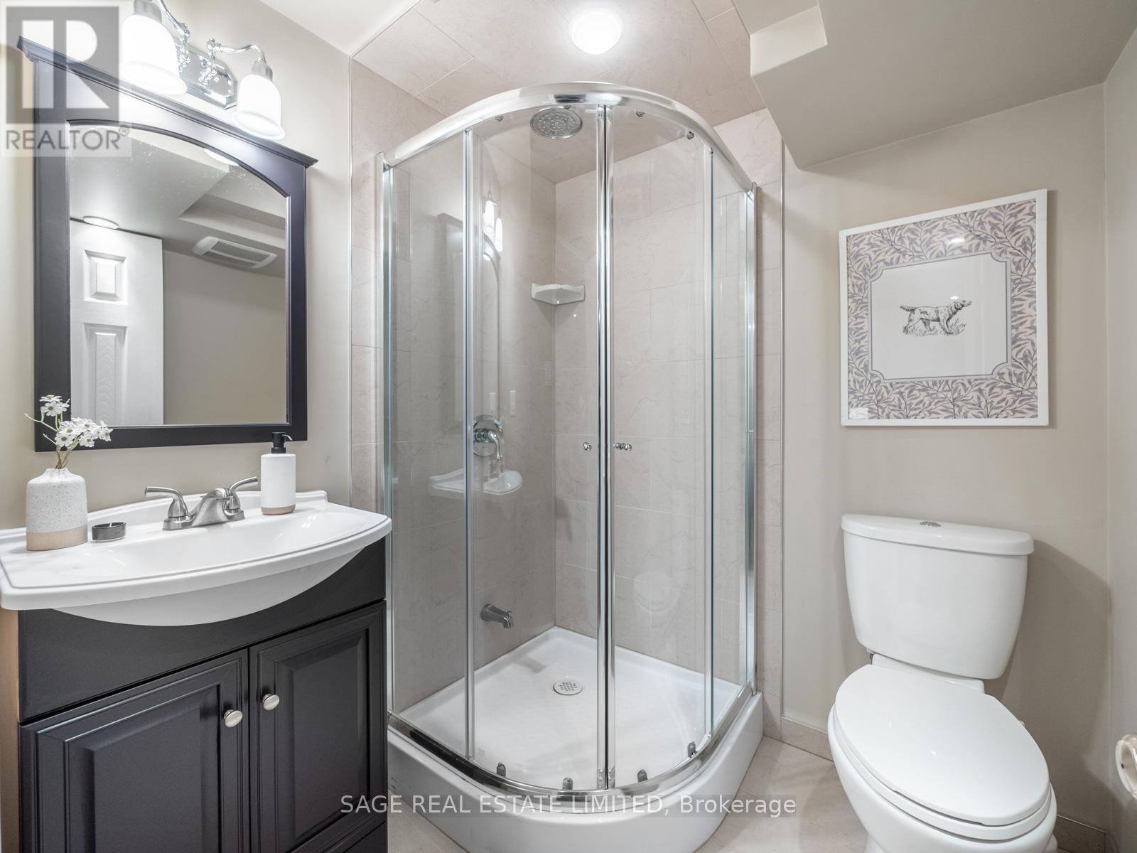 681 Leslie Valley Drive, Newmarket (Huron Heights-Leslie Valley), Ontario  L3Y 7J6 - Photo 44 - N12892382