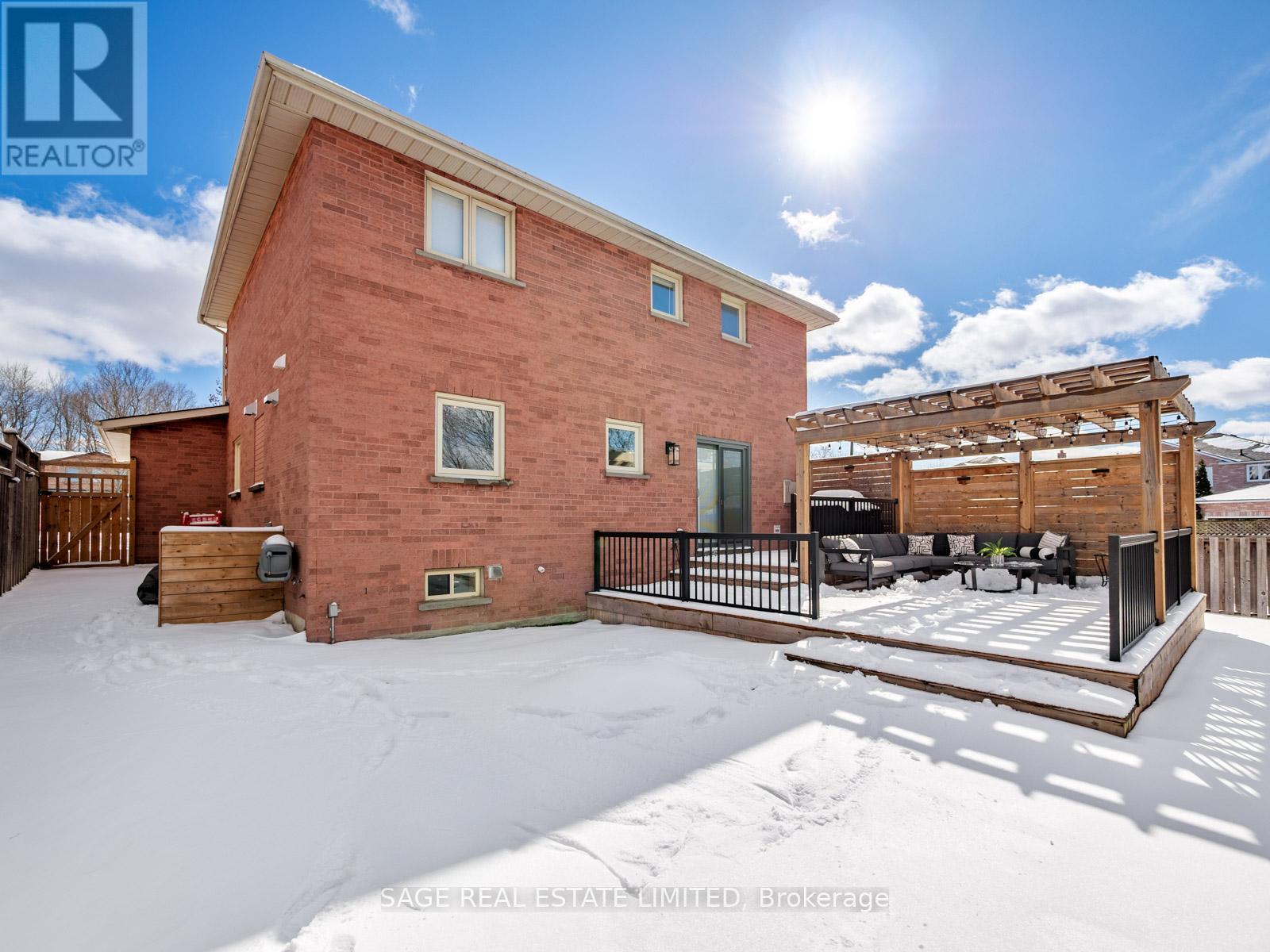 681 Leslie Valley Drive, Newmarket (Huron Heights-Leslie Valley), Ontario  L3Y 7J6 - Photo 46 - N12892382